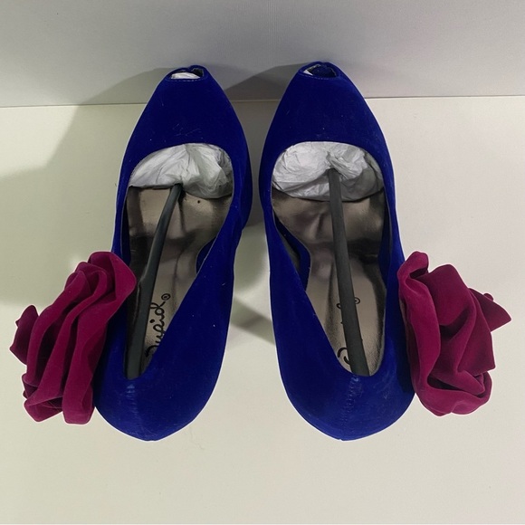 Qupid Women's 7.5 Blue Heels W/Pink Floral Accent - Picture 3 of 8